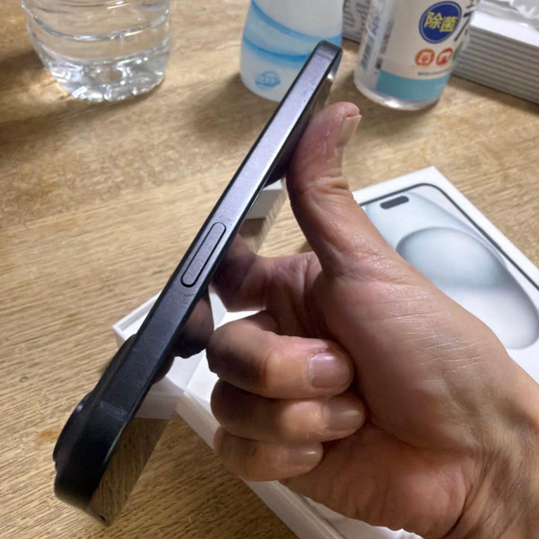 iPhone15 128GB ブラック　擦り傷ありSIMフリー