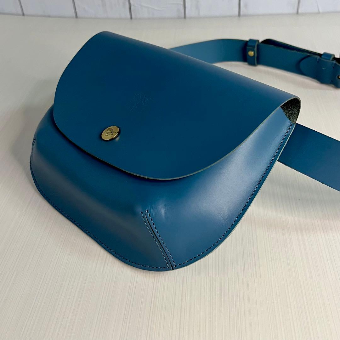IL BISONTE カウハイド レザー ボディバック　ウエストバッグ　ブルー