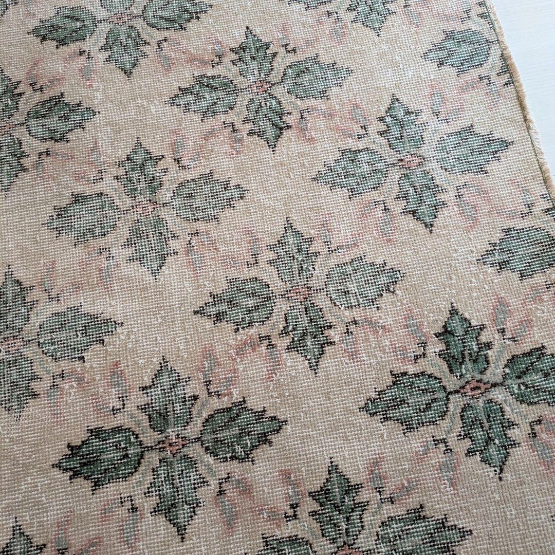 109×201 落ち着きベージュ　リーフ柄　トルコヴィンテージラグ