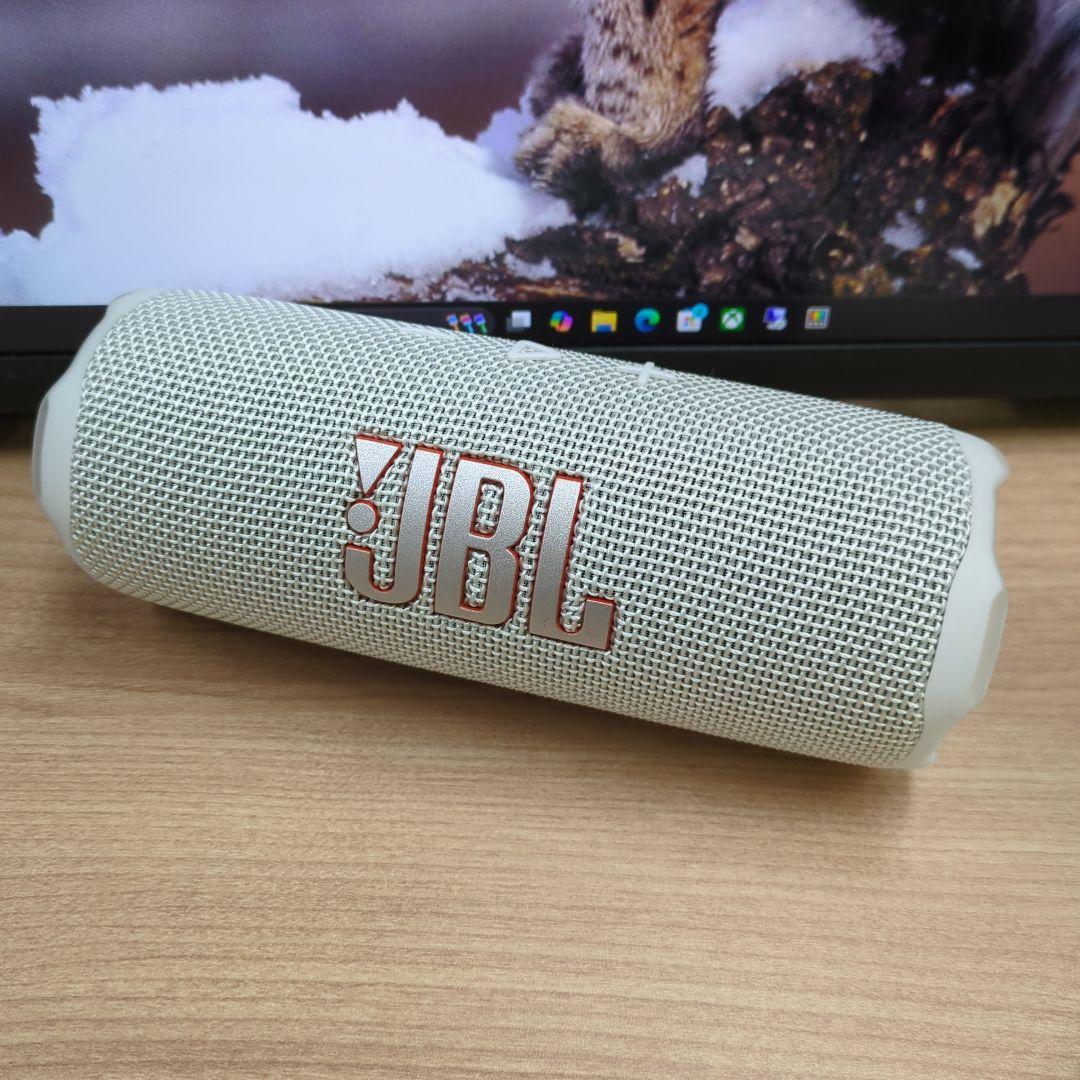 JBL ワイヤレススピーカー ホワイトflip7