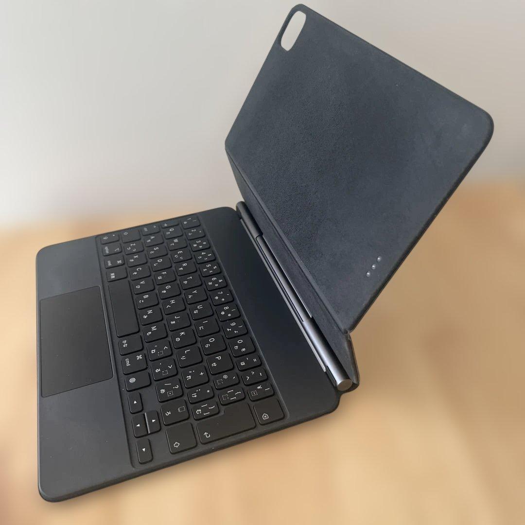 Apple Magic Keyboard MXQT2J/A 11インチ　Pro②