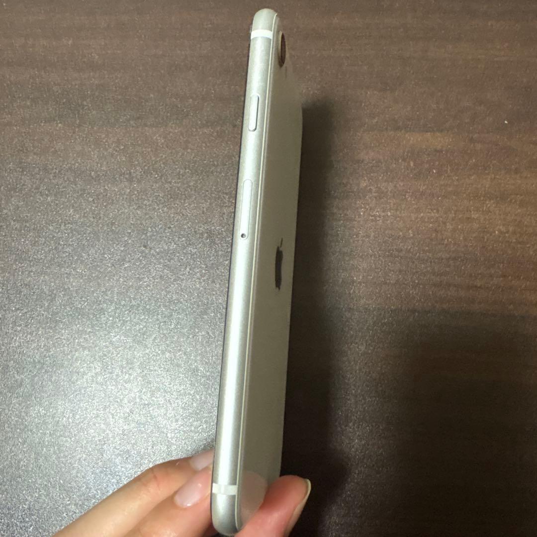 iPhoneSE第2世代本体ホワイト64GB Apple