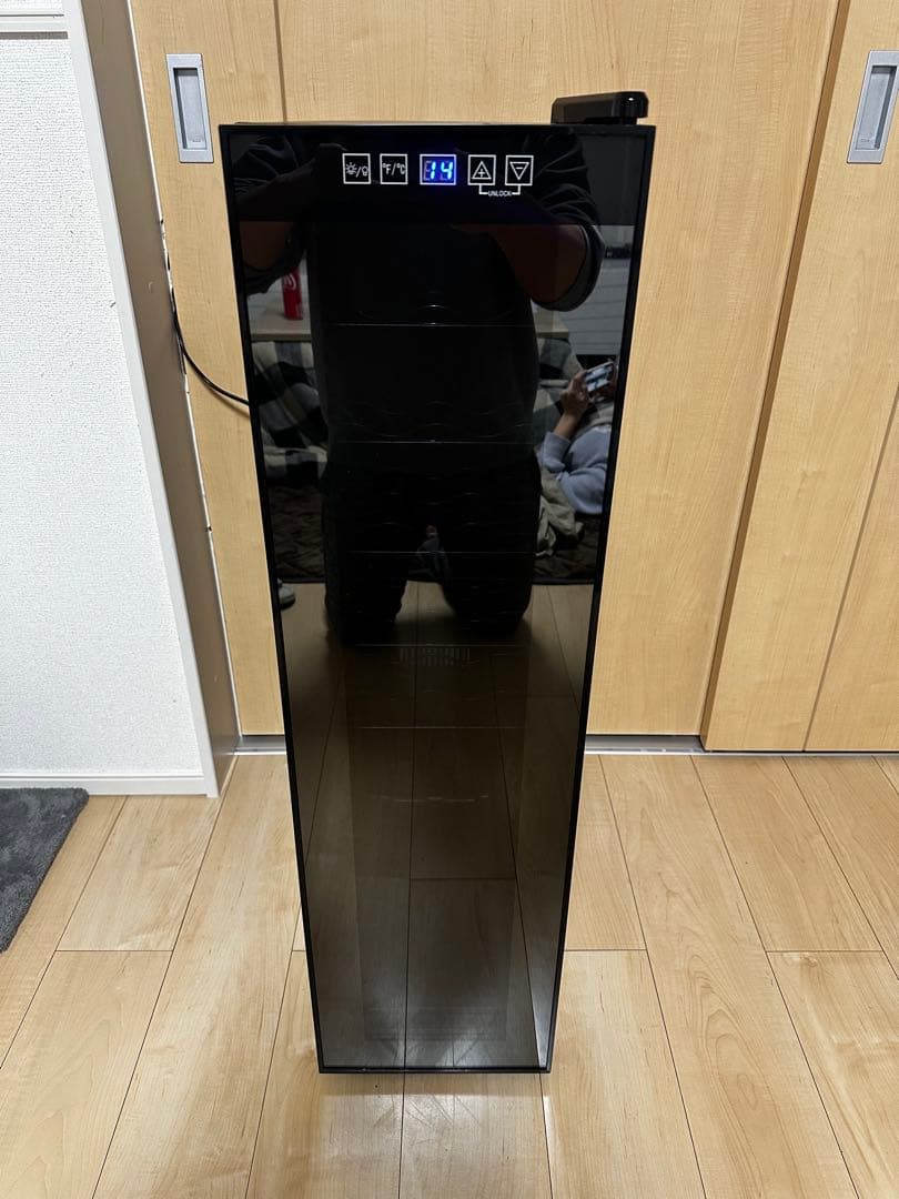 2019年製　フィフティ　ワインセラー49L　18本収納　WCF-18