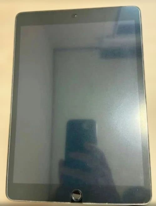 t*t様 iPad 第7世代128GB バッテリー良好　10.2　wifiモデル
