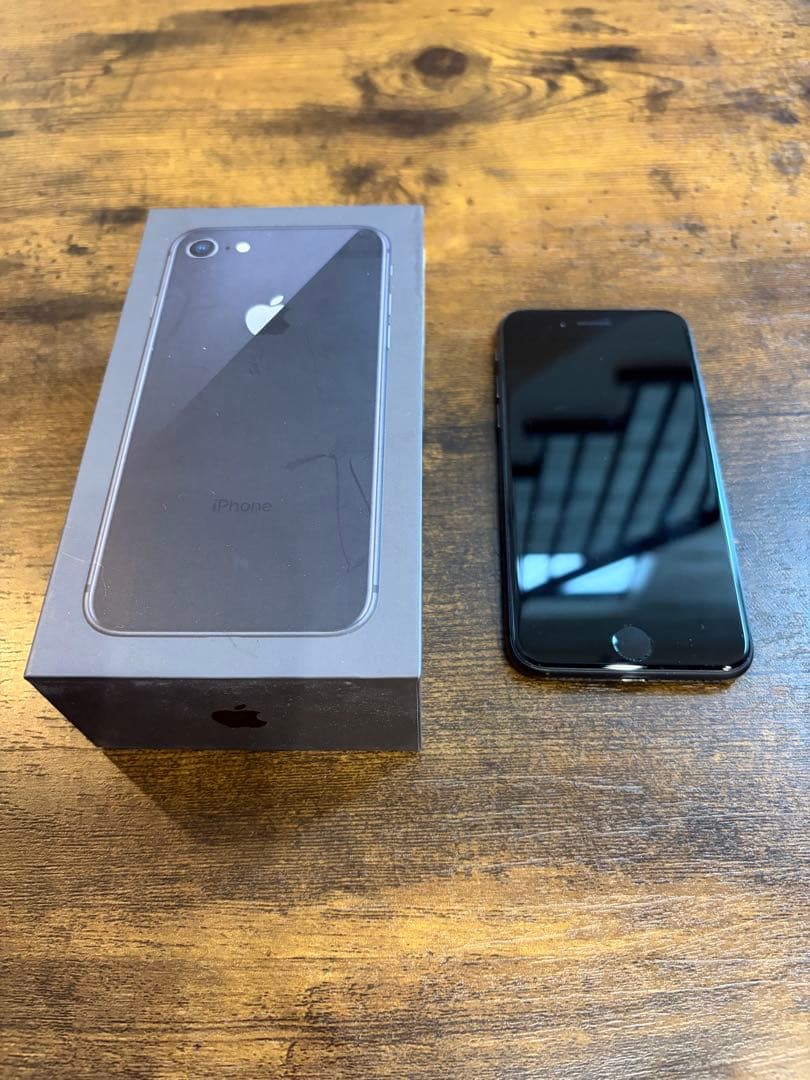 Apple iPhone 8 スペースグレイ 本体のみ SIMロック解除