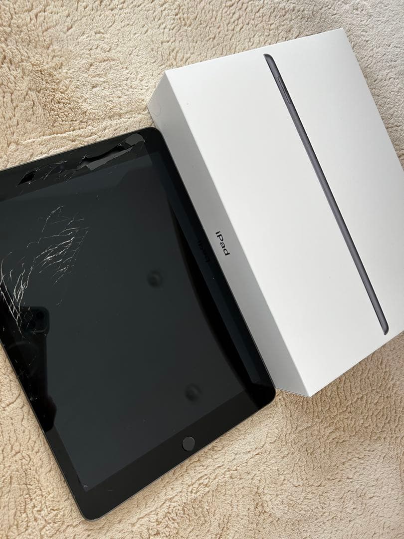 iPad 本体 ひび割れあり 箱付き