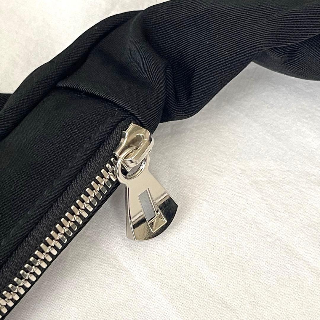 【極美品】ITTI ANNIE PUFFER MINI MOONBAG ブラック