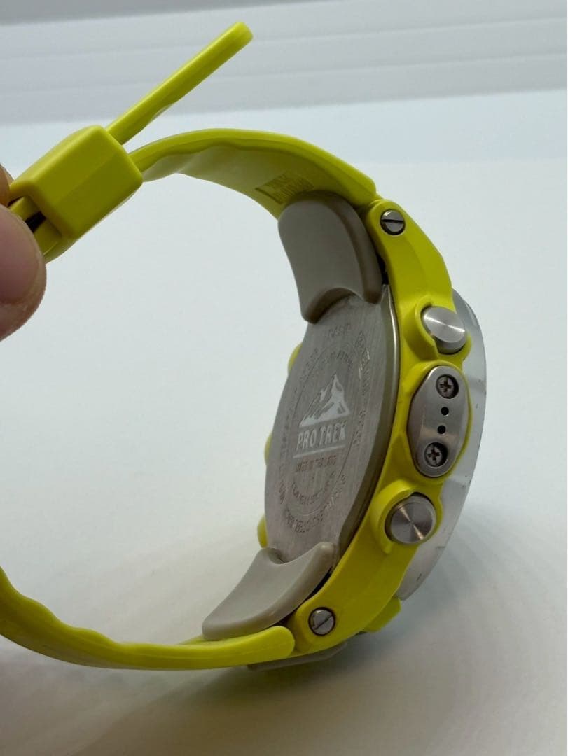 カシオ　プロトレック　PRO TREK　腕時計　PRW-3000　イエロー