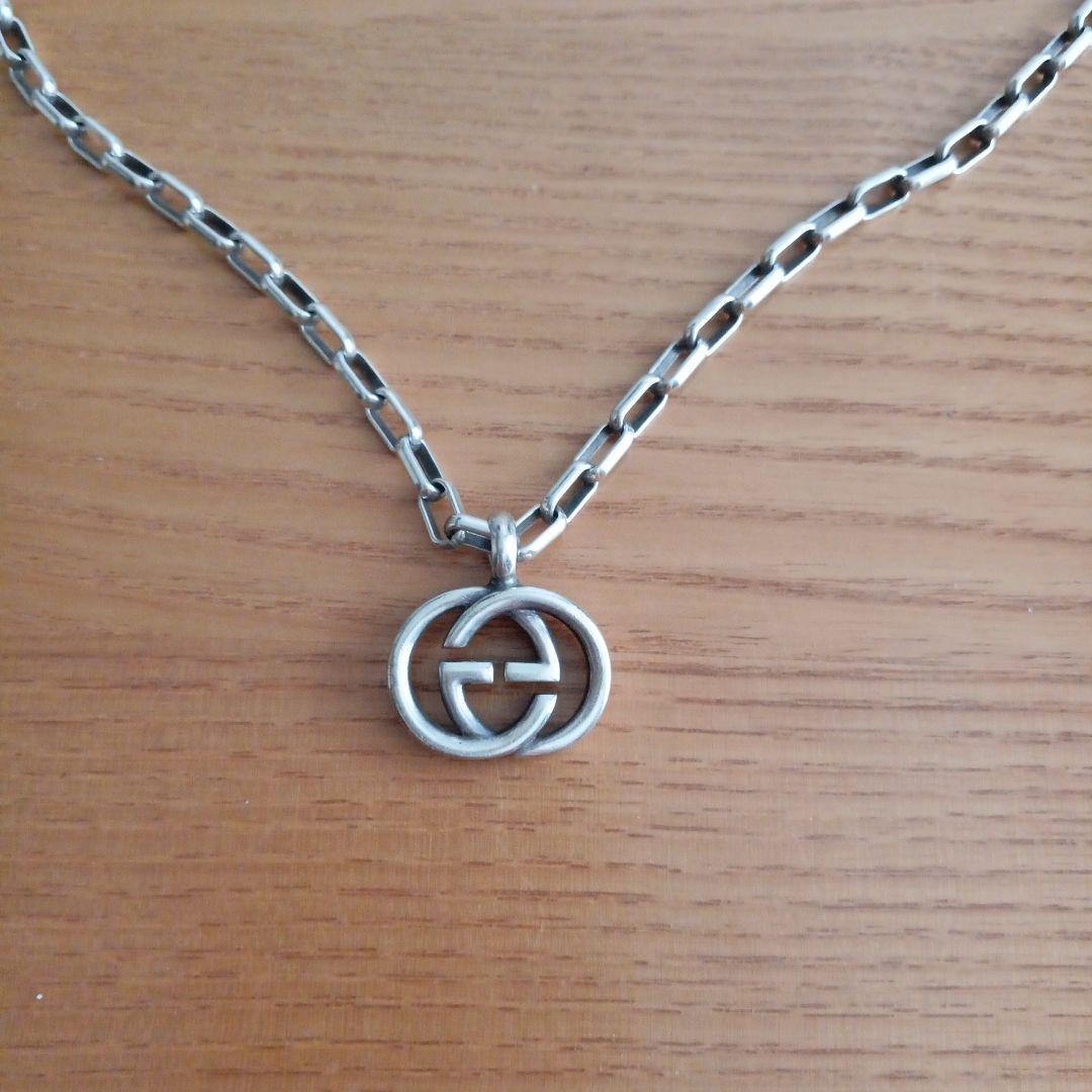 Gucci シルバー ネックレス ロゴペンダント