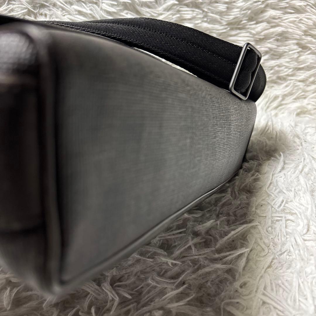 ◎極美品 dunhill ダンヒル ディーエイト メッセンジャーバッグ PVC