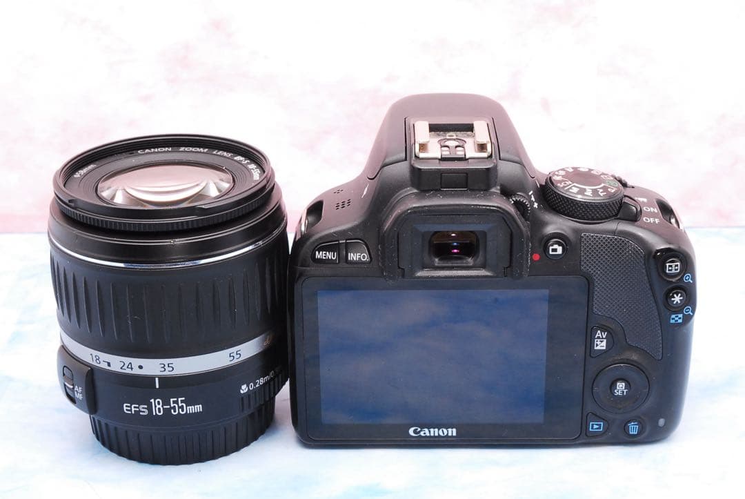 キャノン Kiss X7✨小型＆軽量で持ち運びラクラク✨一眼レフカメラ