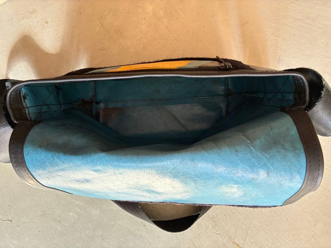 FREITAG メッセンジャーバッグ ブラック/イエロー/ターコイズ