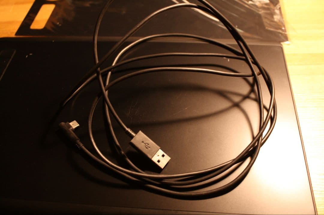 WACOM Intuos Pro M PTH-660ペンタブレット 本体のみ