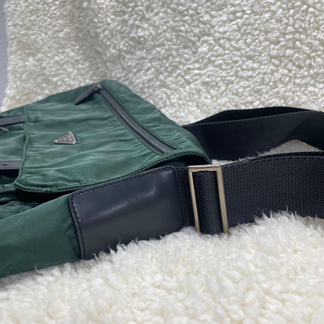 プラダ　三角ロゴ　ナイロン　レザー　メッセンジャーバッグ　ショルダー