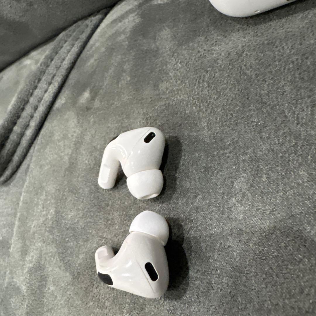 Apple AirPods Pro 第2世代　ワイヤレスイヤホン　ライトニング