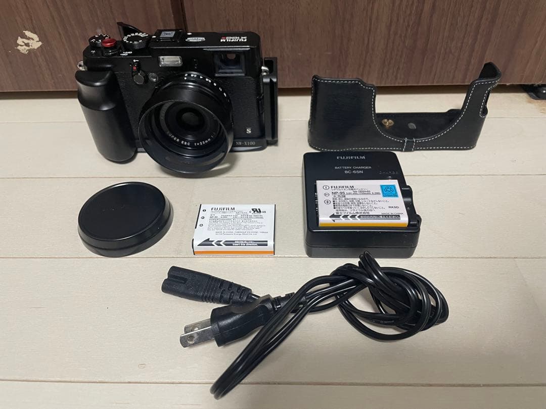【値下げ中】FUJIFILM X100S ブラック S数9400回 美品