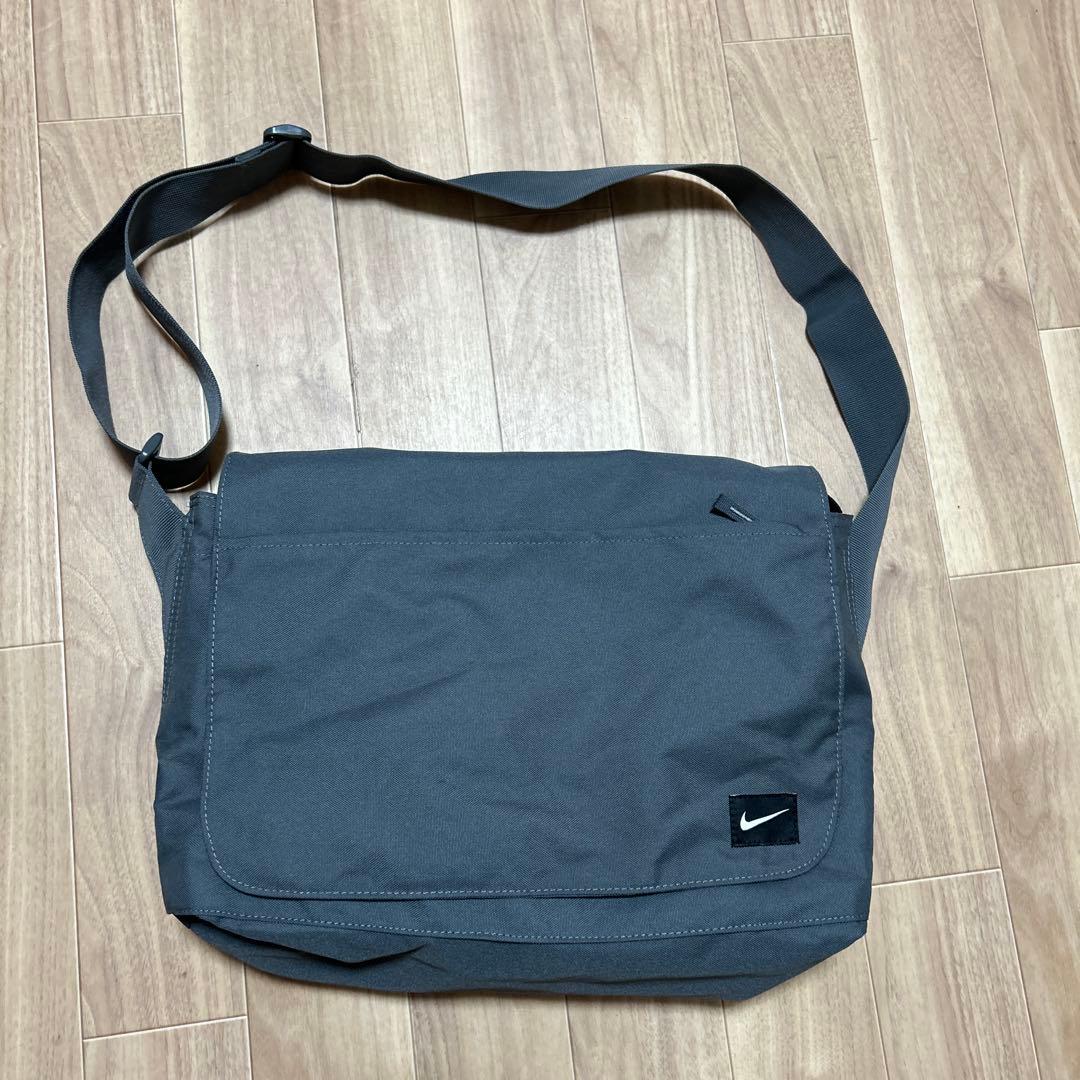old nike ナイキ　グレー　メッセンジャーバッグ　古着　y2k