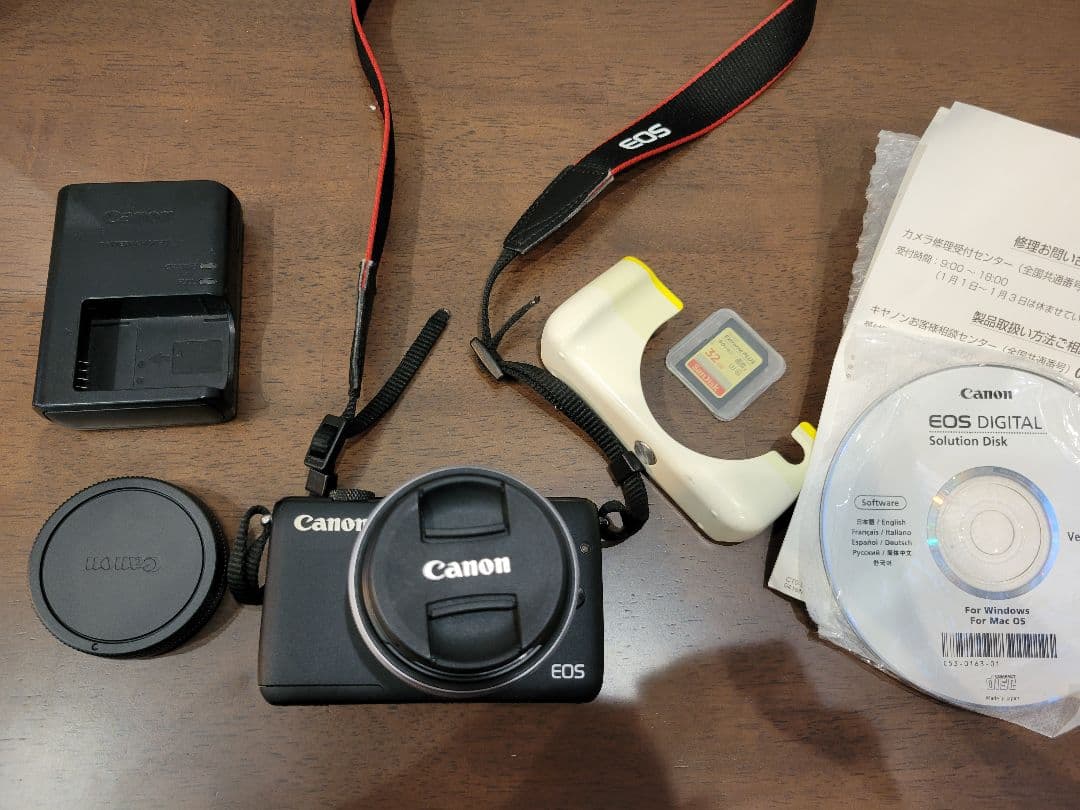 Canon EOSM10 ミラーレスカメラ 本体と付属品
