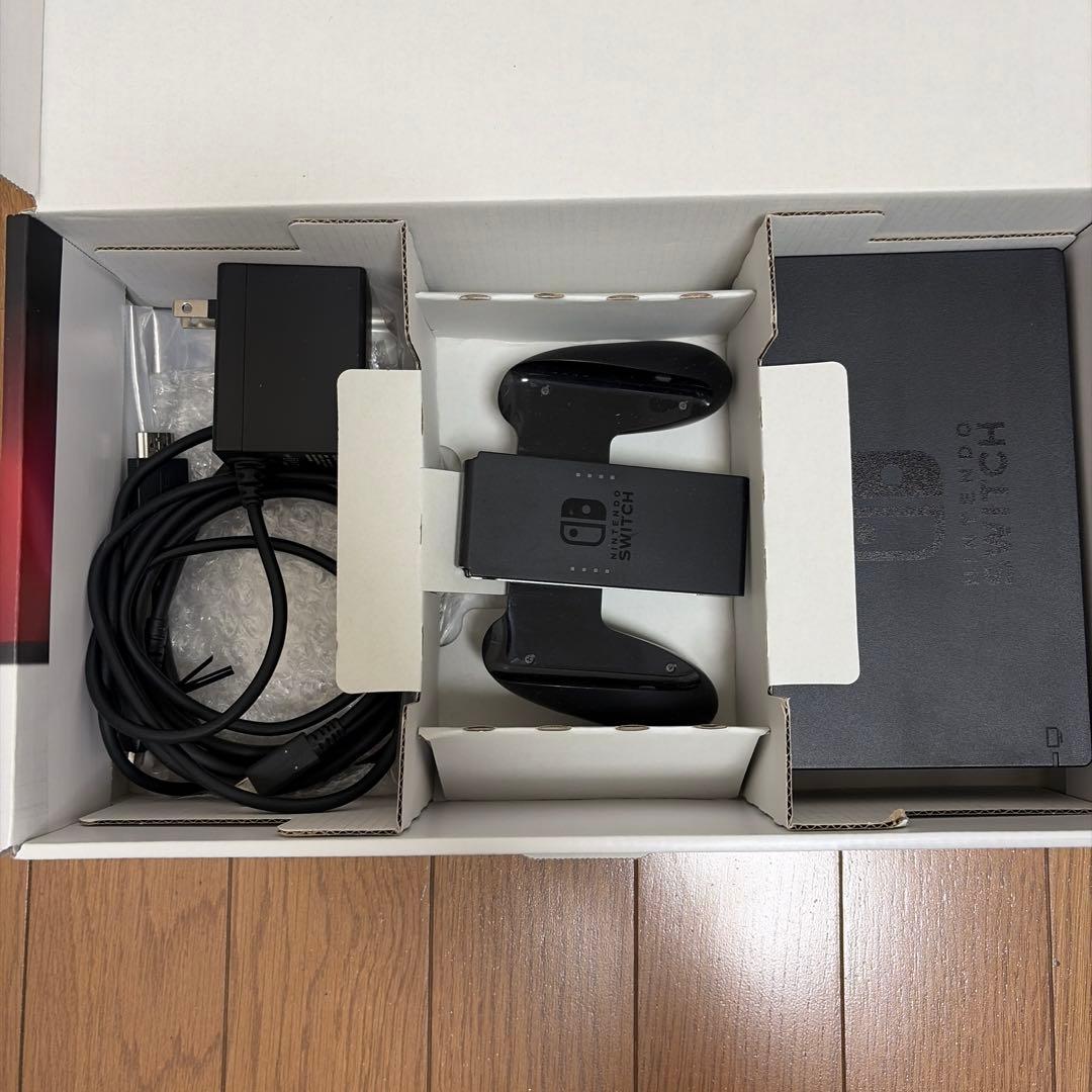 Nintendo Switch本体（付属品つき）・ジョイコン・収納ケースセット