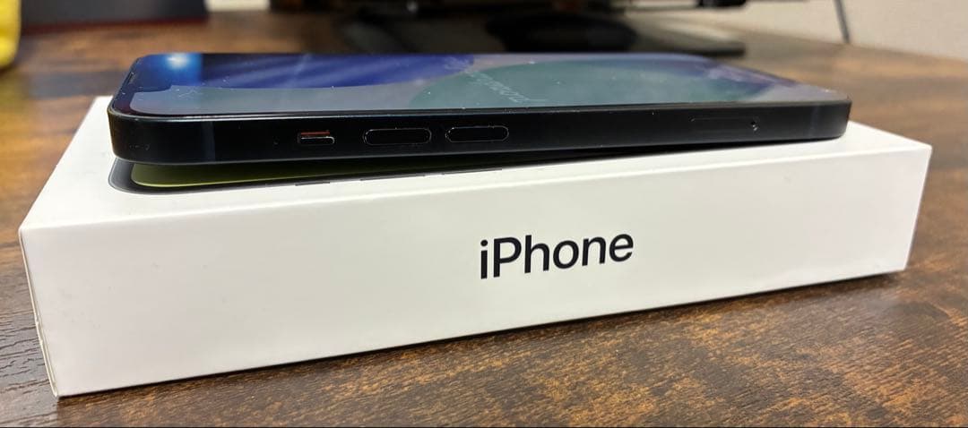 【中古/画面キズあり】iPhone14 / 256GB / ミッドナイト