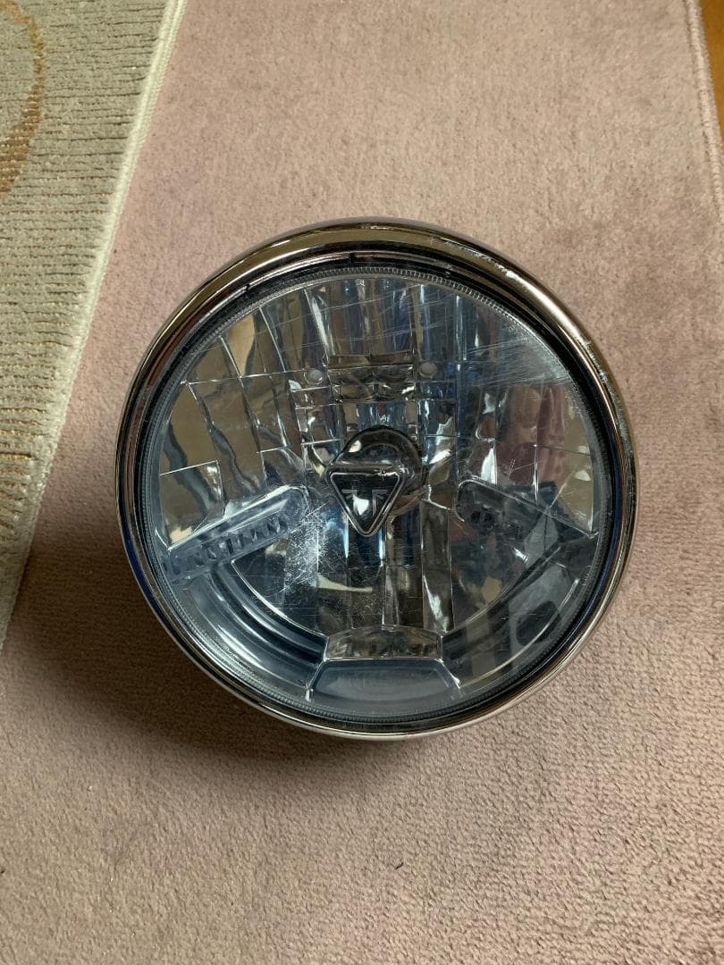 トライアフ　純正　ボンネビルヘツトライト擦り傷あり、