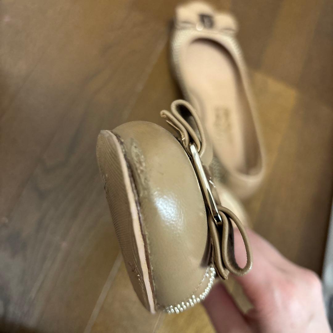 Ferragamo ベージュ リボン付き パンプス