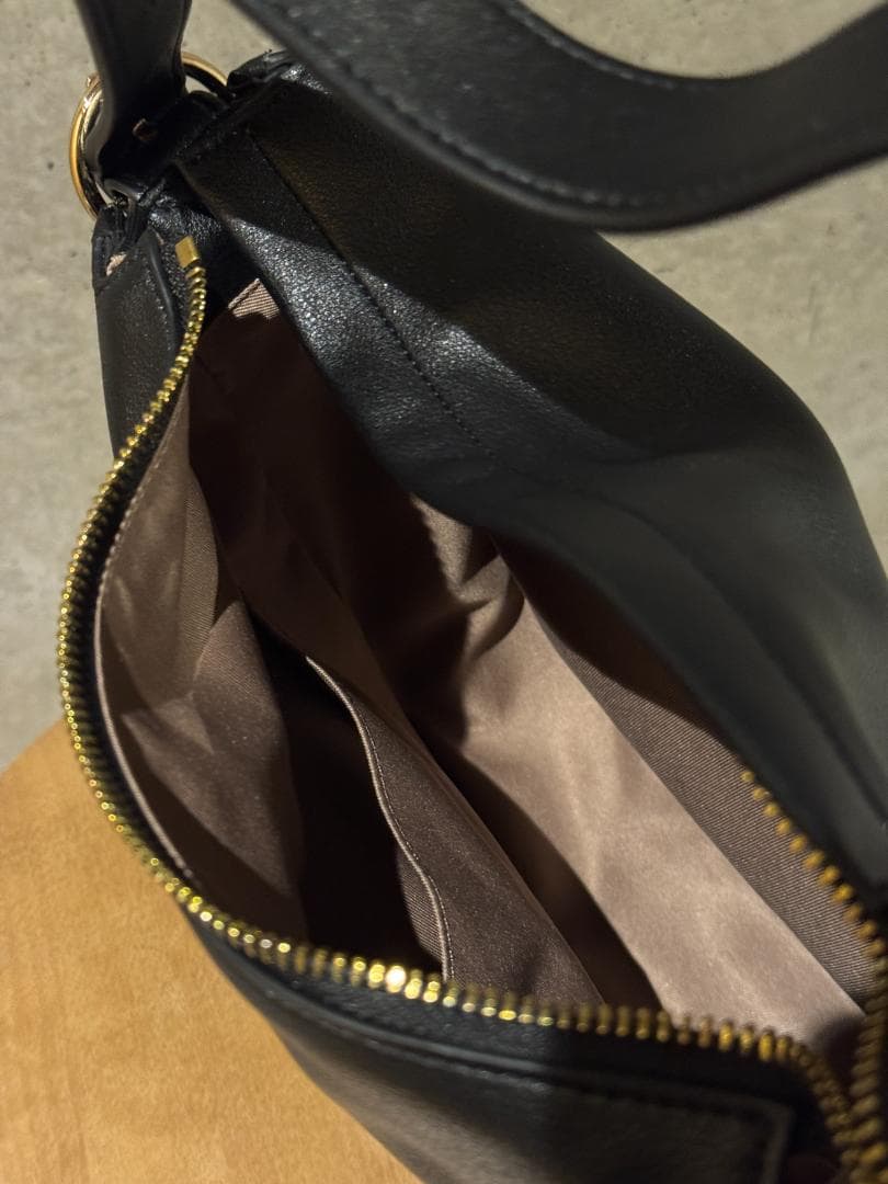 SAIME ブラック ショルダーバッグ