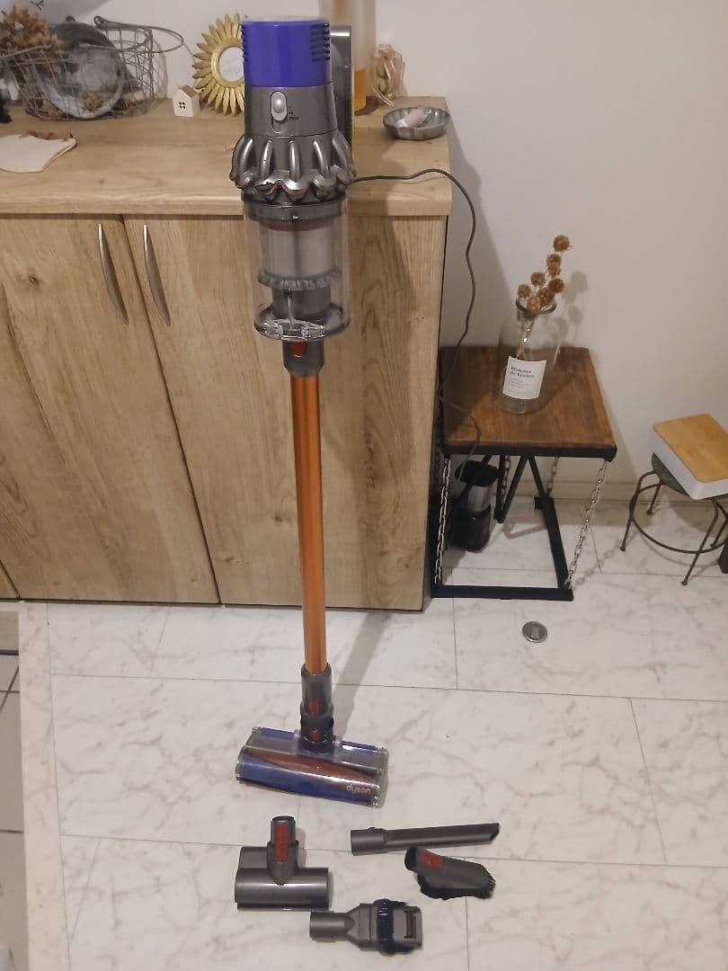 ア*ル様 Dyson V10／SV12 Fluffy 本体＋付属品 動作確認済