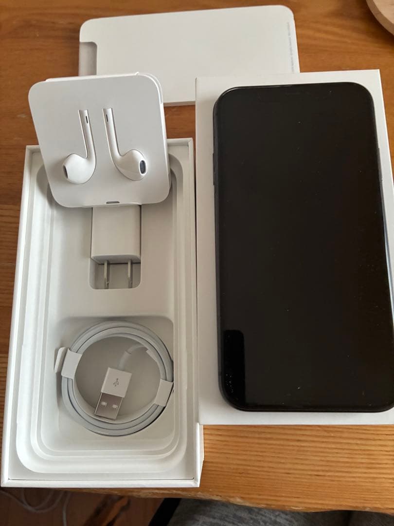 Apple iPhone 11 64GB ブラック 本体 プラス純正付属品
