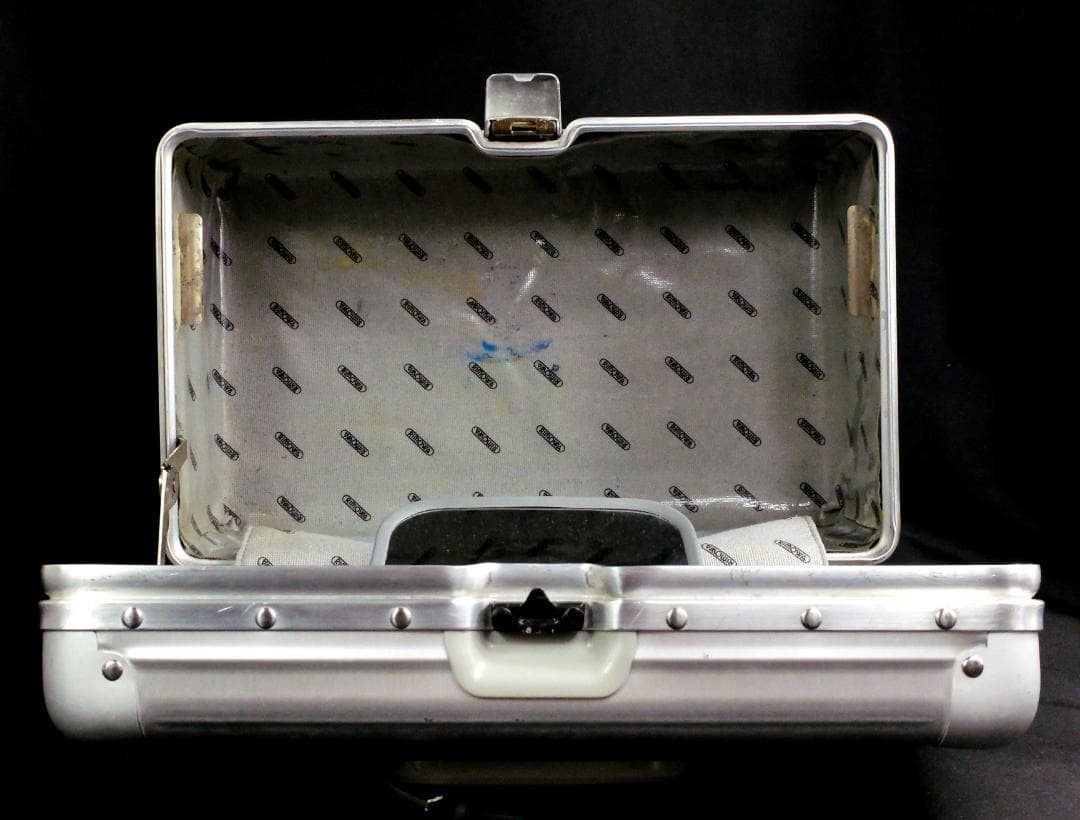 リモワ 946.38『OPAL/オパール』アルミ ビューティケース 鍵付17L