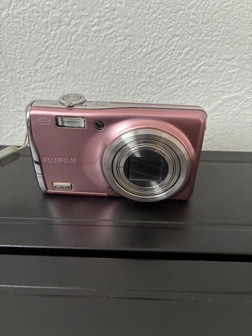 美品　FUJIFILM FinePix F70EXR ピンク＃A289
