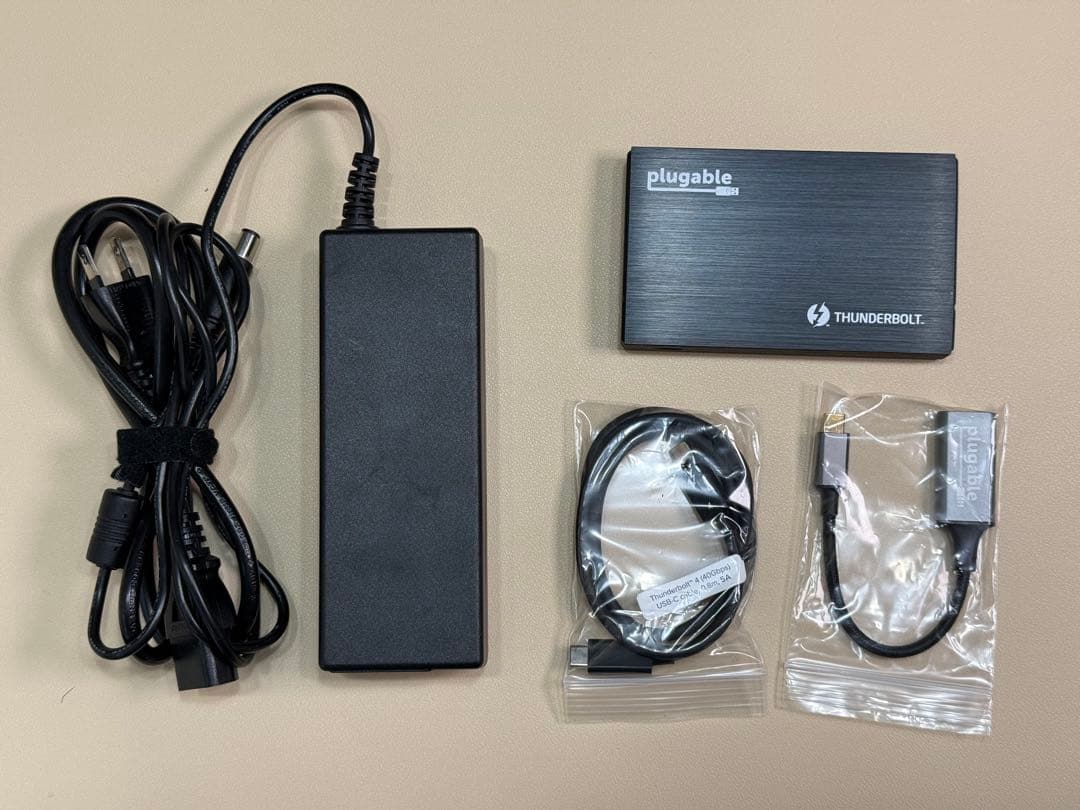 Plugable 4-in-1 Thunderbolt 4 ハブ