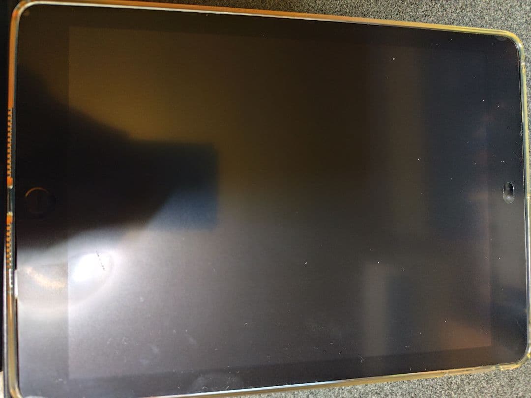 iPad 第6世代 9.7インチ WiFiモデル 32GB シルバー