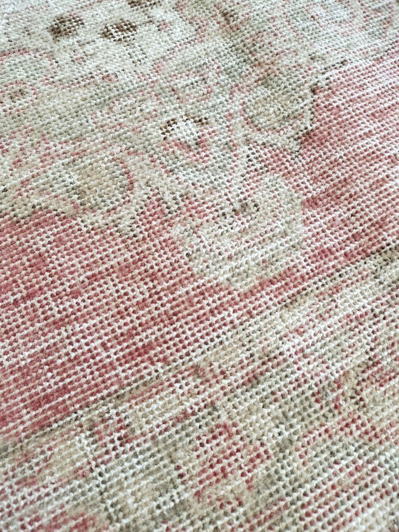 シャビーなローズピンクとベージュのメダリオンラグ　ヴィンテージラグNo.695