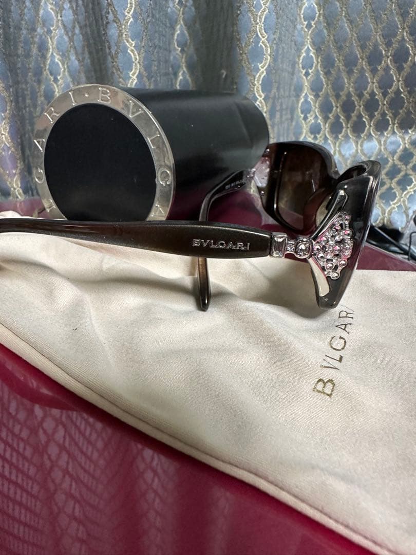 マロン様 新品. 未使用 BVLGARI 装飾付きブラウンおしゃれなサングラス