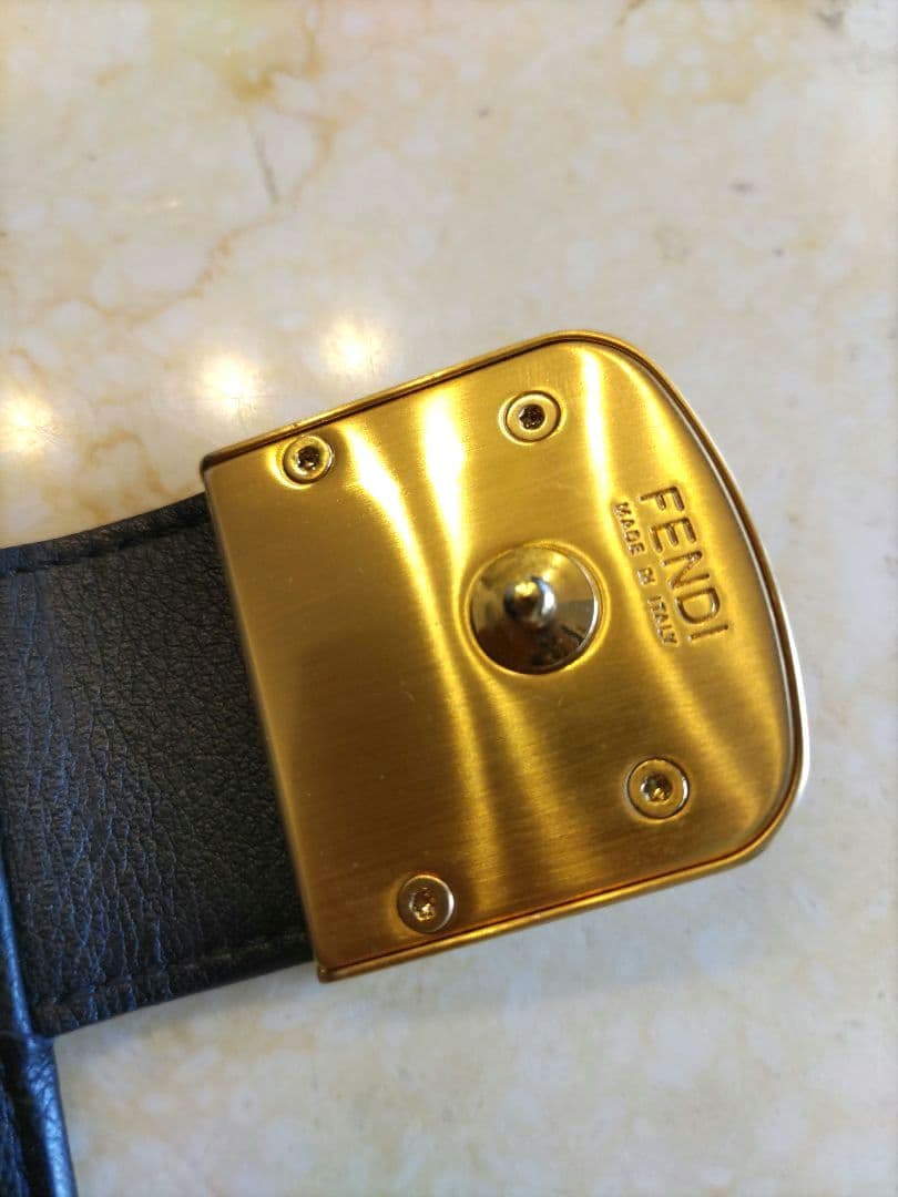 FENDIフェンディ◇カードケース　カード入れ　名刺入れ　サテンゴールド　金具