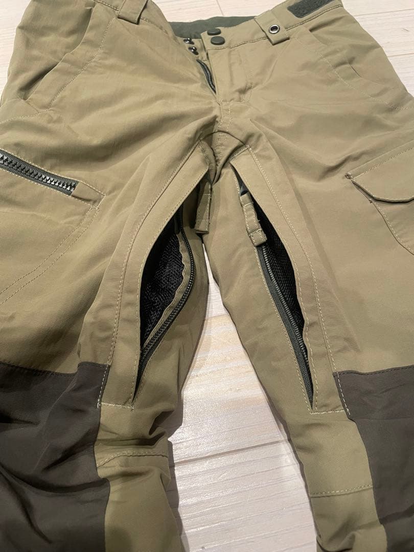 バートン（BURTON）キッズ　スキー・スノボウェア上下セット Sサイズ　120