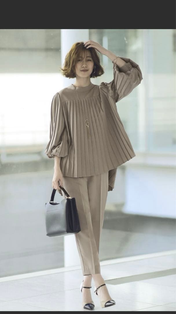 新品未使用】【2点セット】プリーツフレアトップス＆テーパードパンツセットアップ