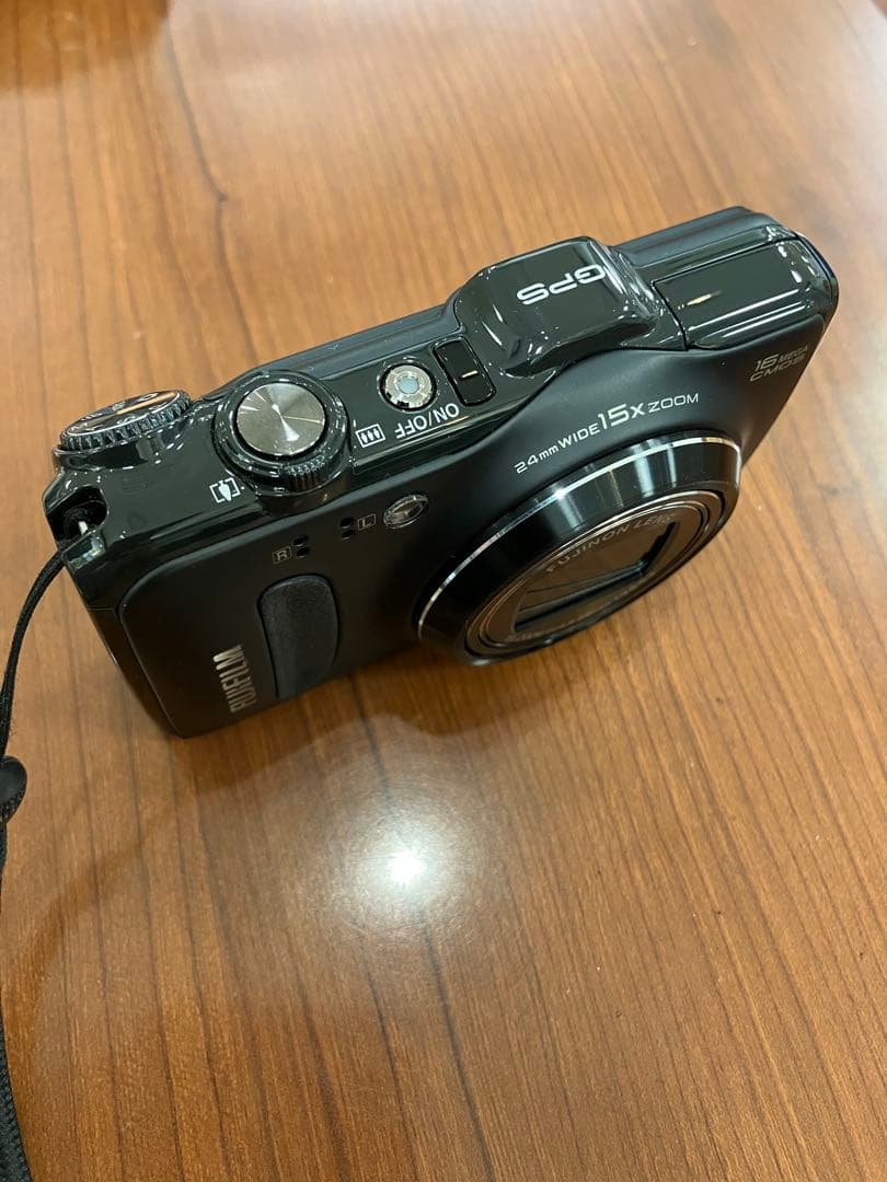 FUJI FILM コンパクトデジタルカメラ　FINEPIX F600 EXR