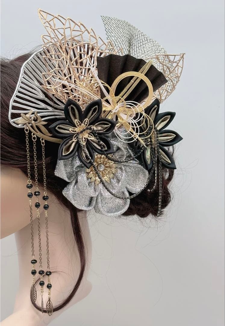【豪華】　髪飾り　成人式　卒業式　結婚式　黒　ゴールド　シルバー　水引　つまみ
