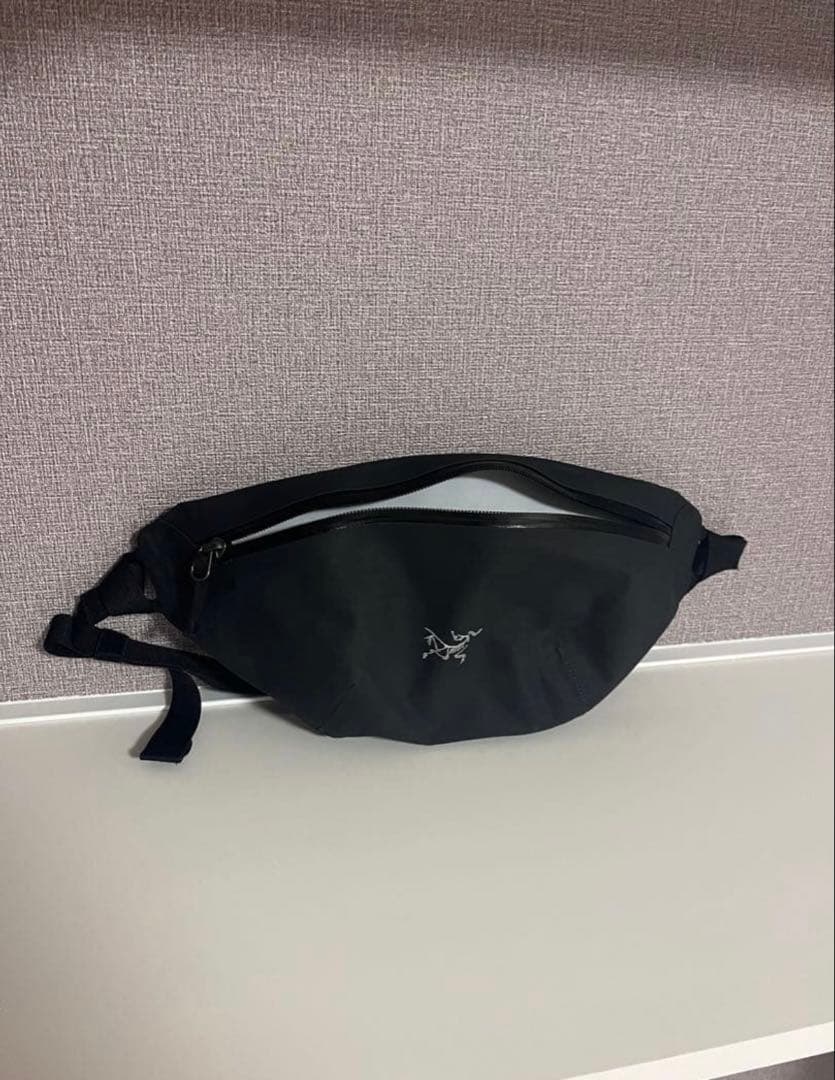 アークテリクス　クロスボディバッグ