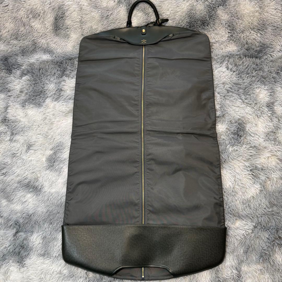 美品 LOUIS VUITTON タイガ ベーリング ガーメントバック