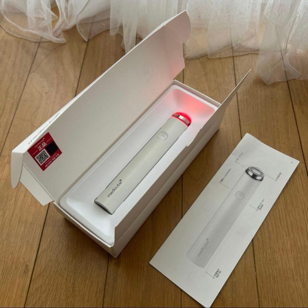 メディキューブ　AGE-R ブースタープロミニ　美顔器　ホワイト　白