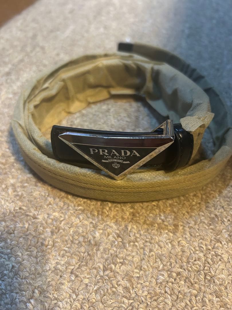 PRADA ブラック ベルト ロゴ付き