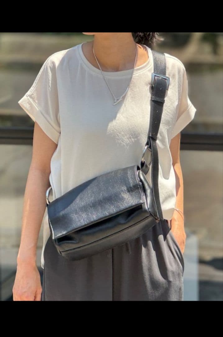 【新品 未使用】BEARDSLEY ビアズリー レザーボディバッグ ブラック