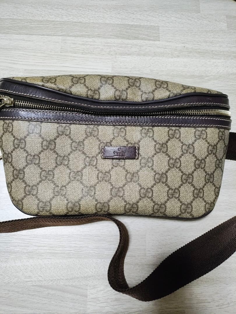 Gucci　ウエストバッグ　GGスプリーム