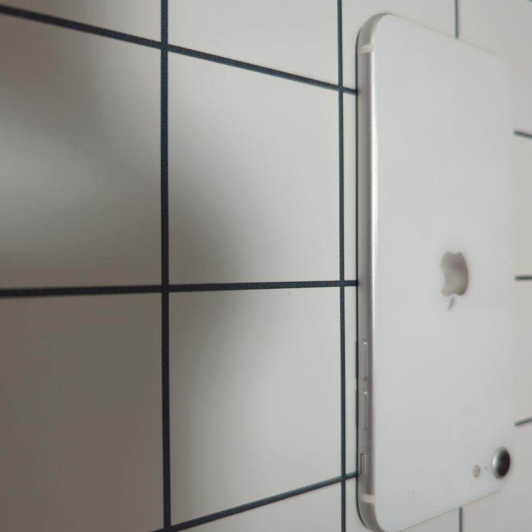 Apple iPhone se第2世代 ホワイト 本体64GB