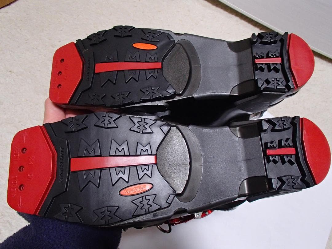 テレマークブーツ　ガルモントアテーナ