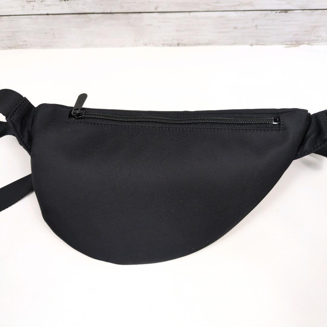 美品 VASIC ヴァジック DAY-TO FANNY PACK ボディーバッグ