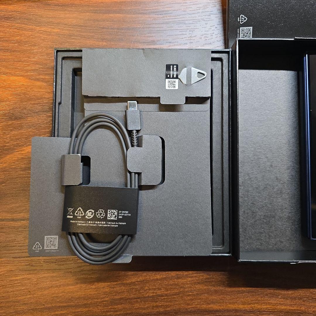 Galaxy Z Fold 6 ネイビー 256GB 国内版　ケース付